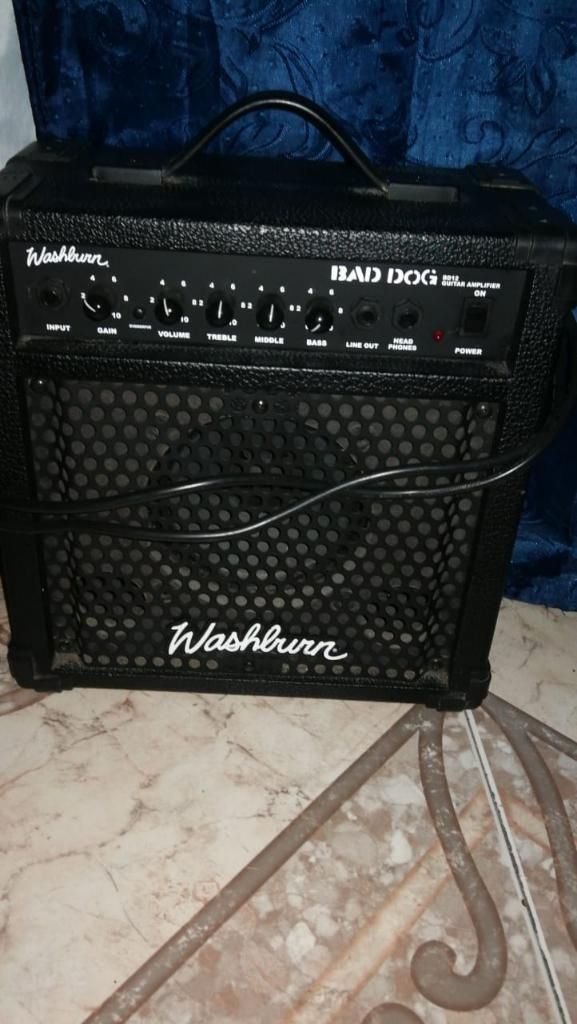 Vendo Guitarra Y Amplificador con Sus Ca