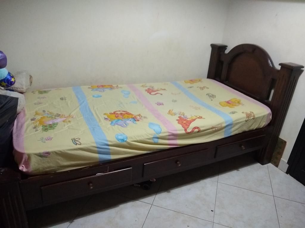 Cama en Madera Roble