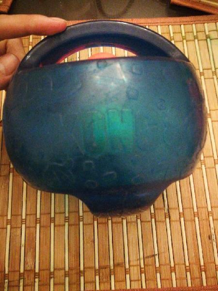 Kong Jumbler Ball Toy. (usado)
