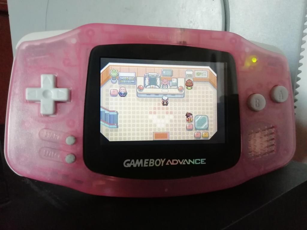 gameboy advance retroiluminado 101 con pokemon sapphire