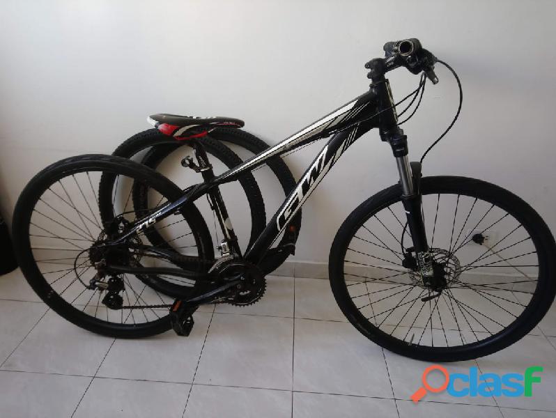 BICICLETA NEGRA EN ALUMINIO