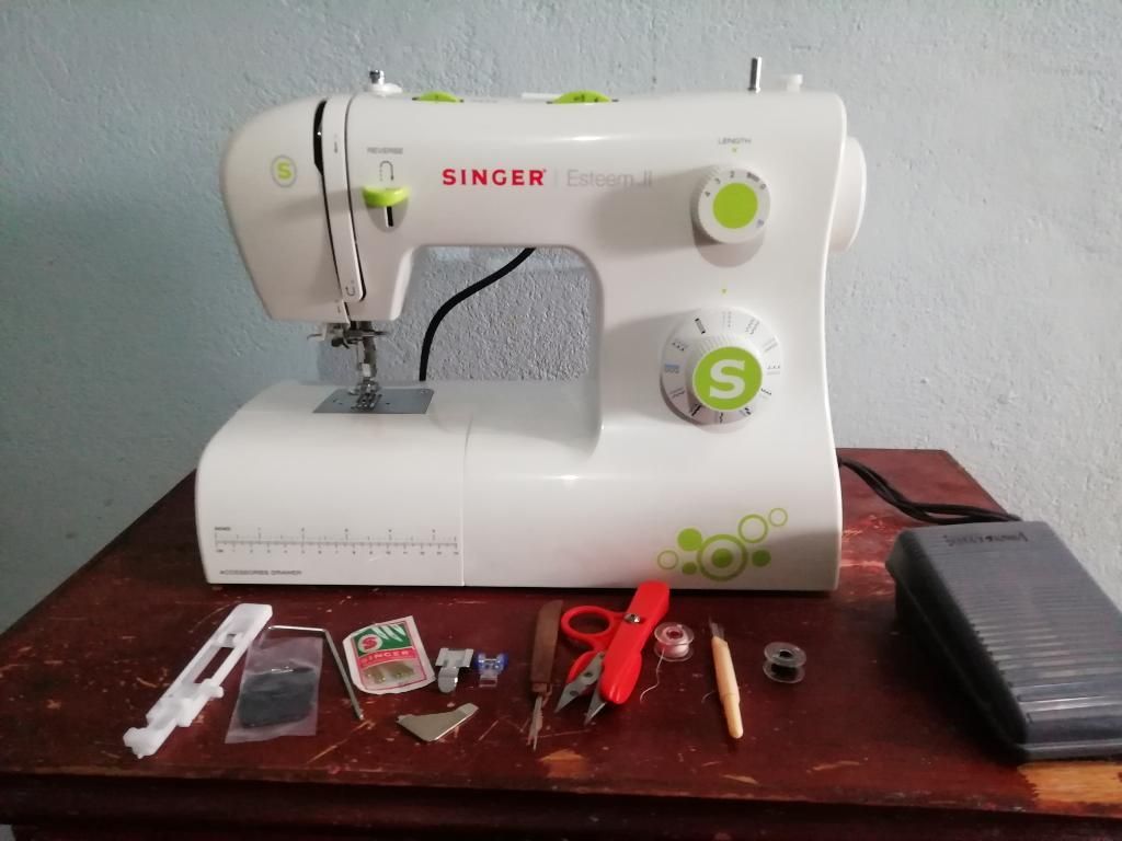 Maquina de Coser Marca Singer