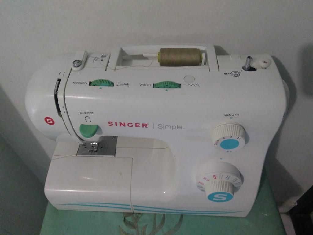 Maquina de Coser Singer Simple