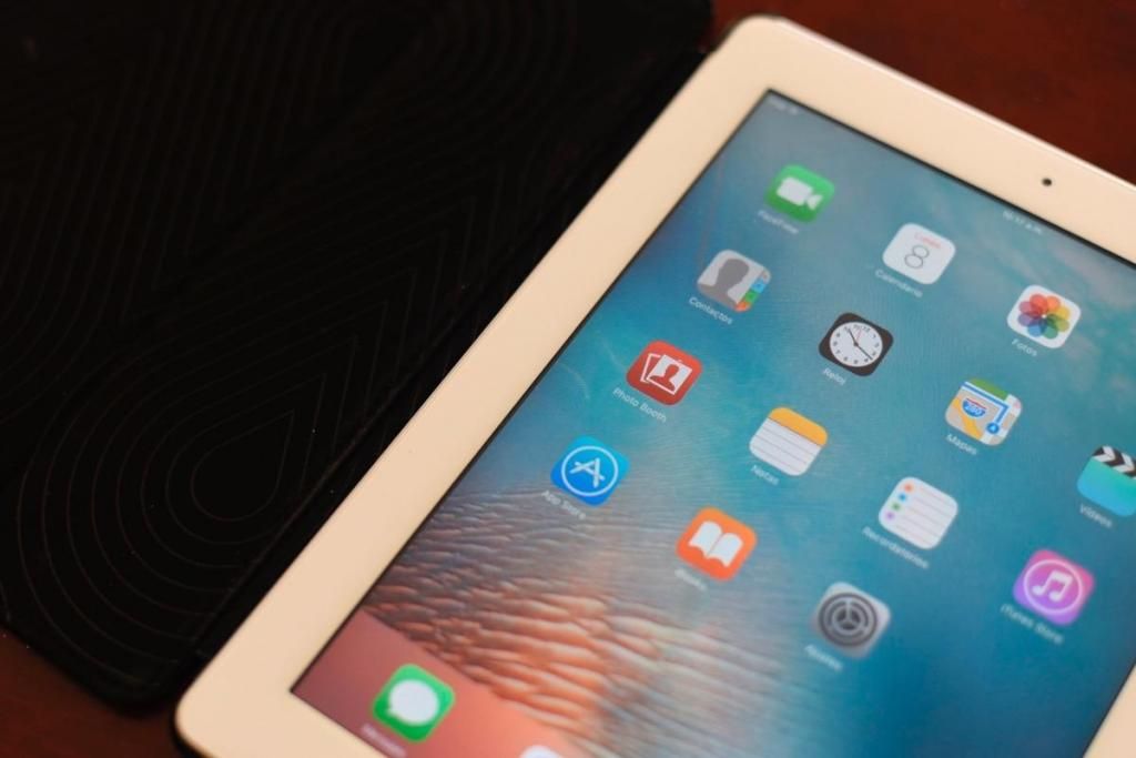 iPad 2 de 16Gb Wifi Libre de Icloud blanca y negra
