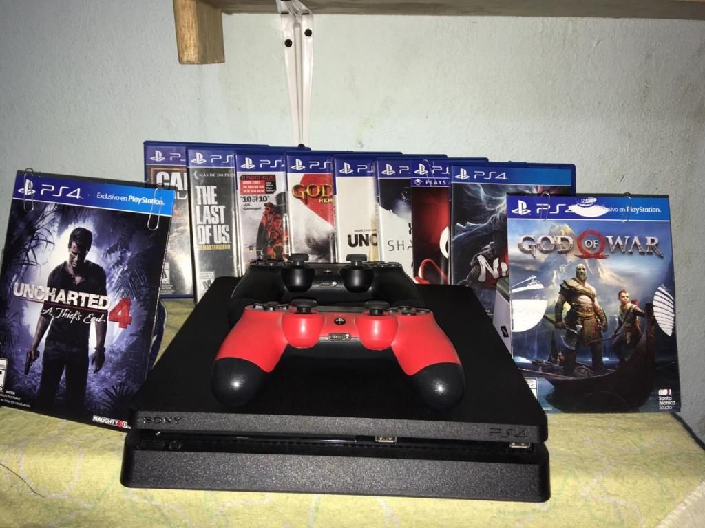 Play Station 4 slim 1 TB incluye dos controles y 10 juegos.