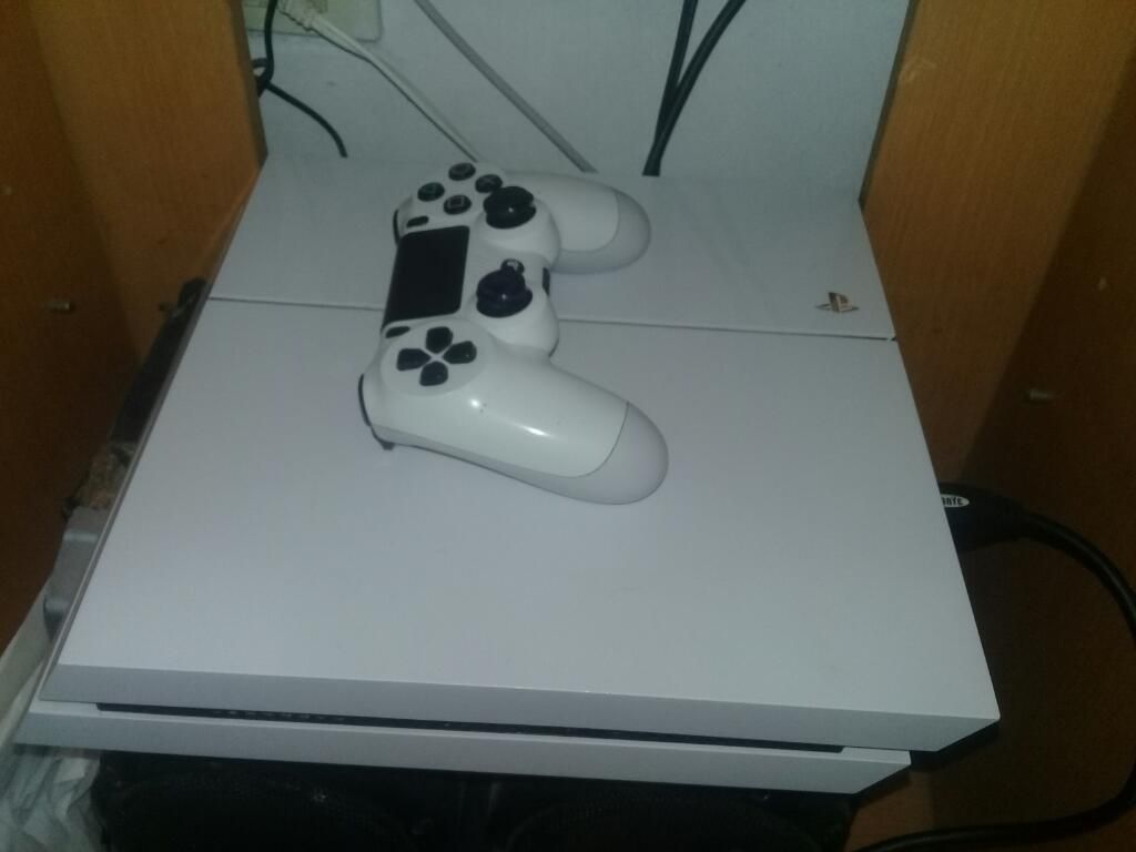 Vendo Ps4 Fat en Perfecto Estado