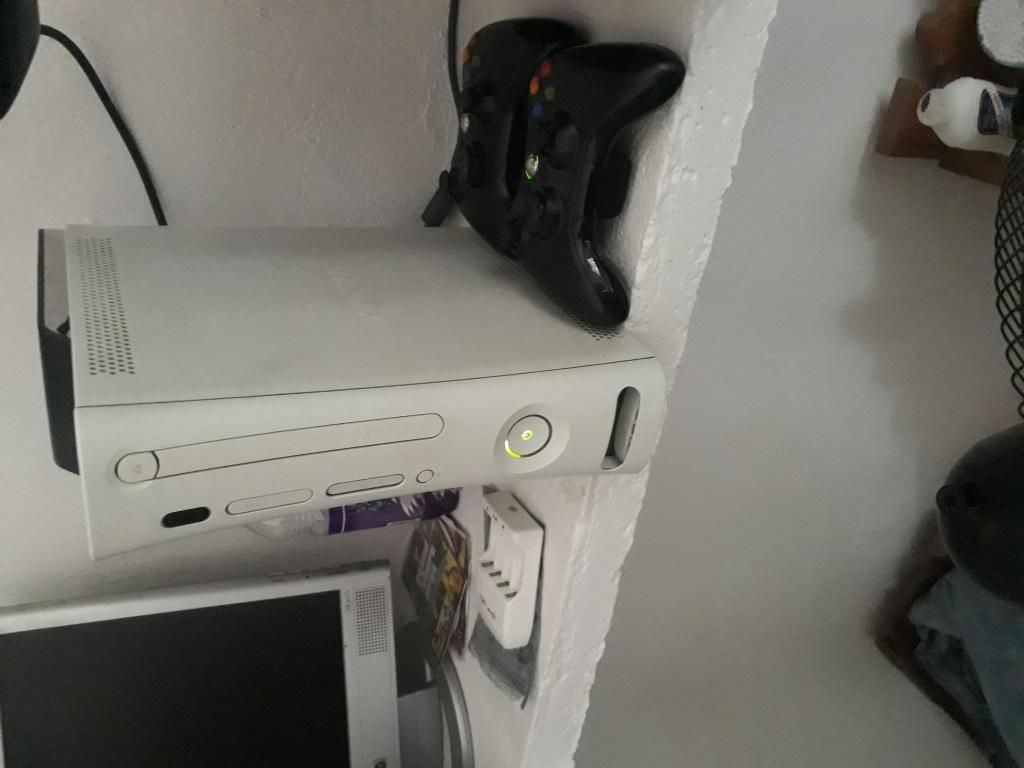 Xbox 360 con dos controles