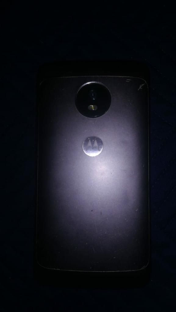 Moto G5 con Cargador Original Y Audifono