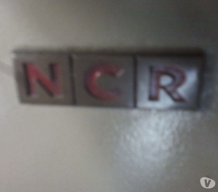 Registradora NCR eléctrica.