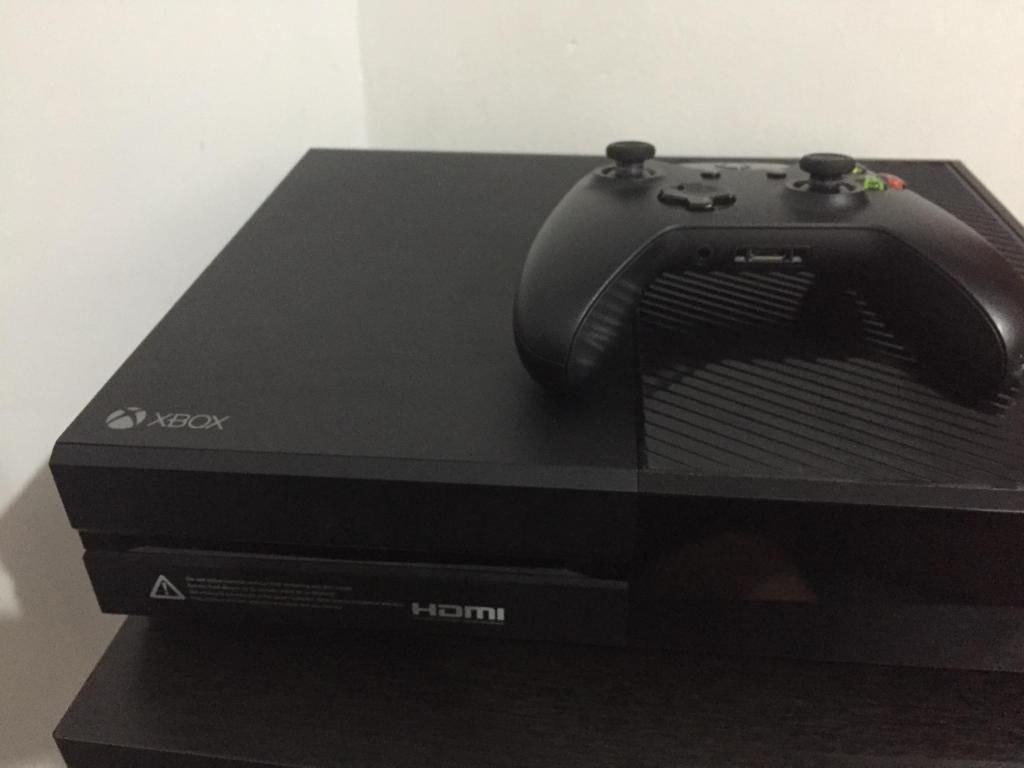Consola Xbox One negra 1 juego