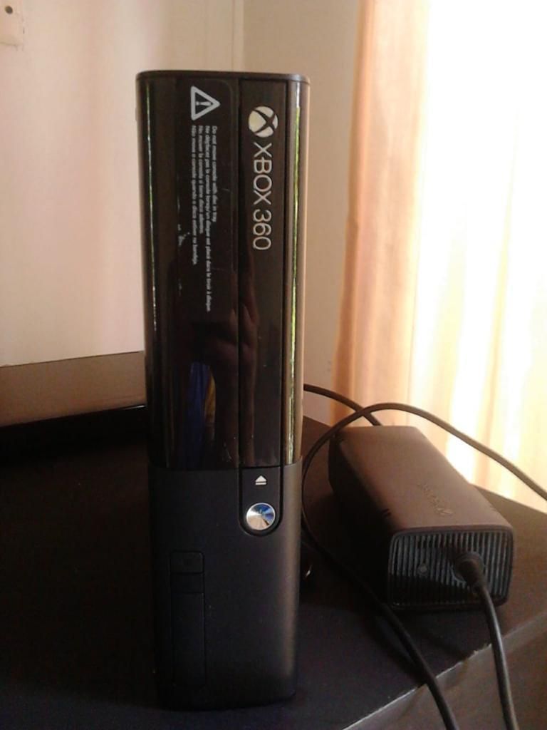 Vendo Xbox 360 Slim E