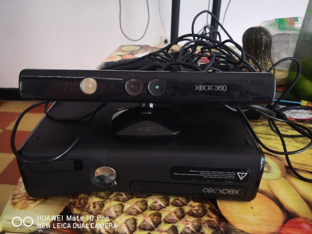 Vendo Xbox 360 Y Kinect Dos Controles