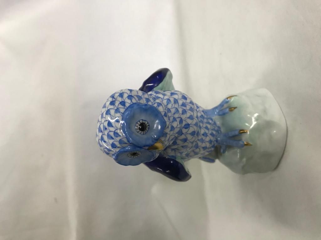 PORCELANA BUHO AZUL MARCA HEREND HVNGARY HAND PAINTED 176