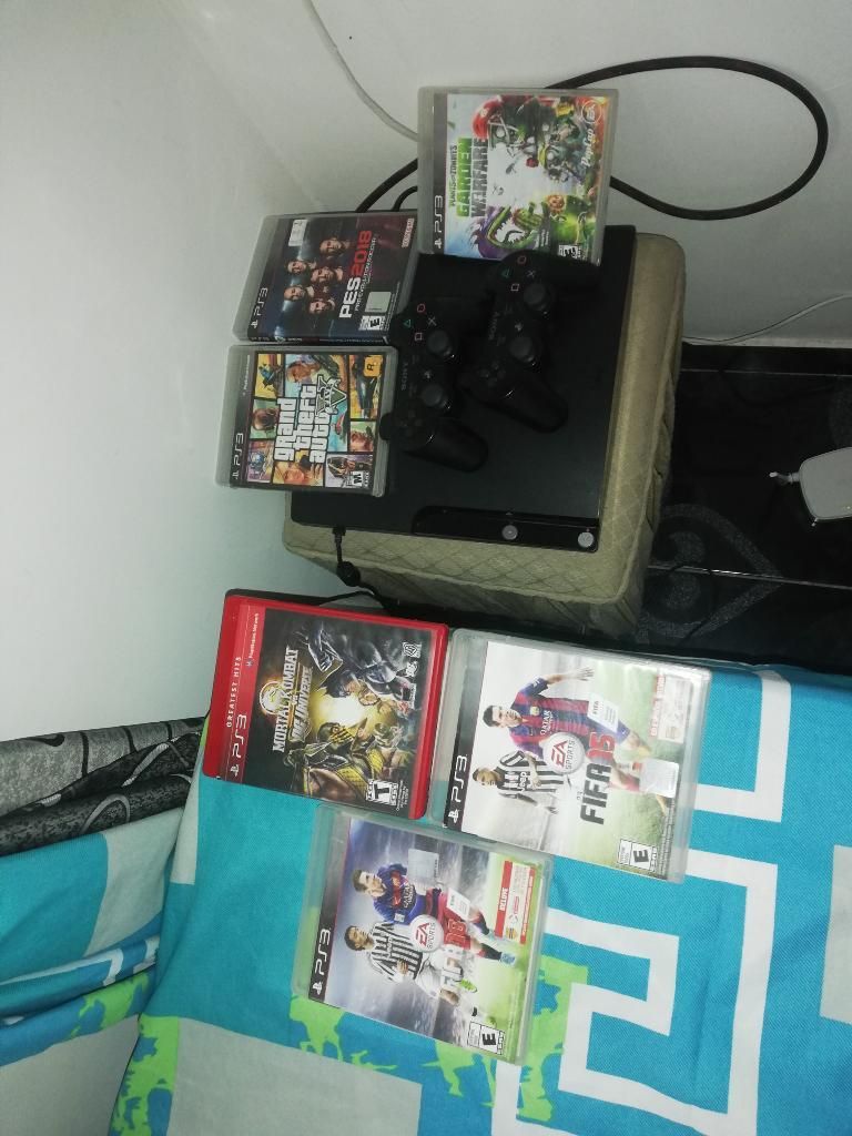 Se Vende Play 3 con Controles 2 Y 6 Jueg