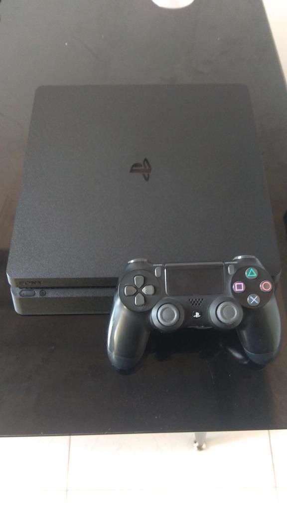 Vendo Ps4 Slim 500GB Excelente estado, 1 Control y 3 Juegos