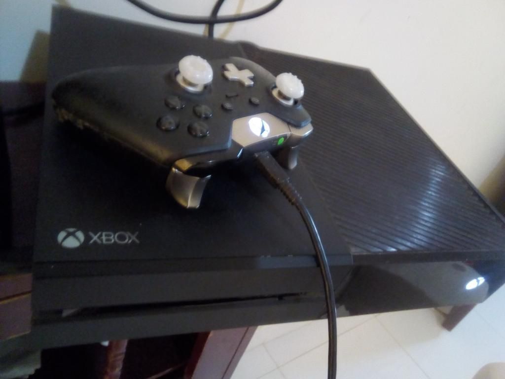 Vendo Xbox One con Kinect Y Control Élit