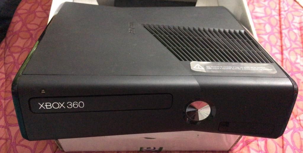 Xbox 360 slim 250g 2 controlesKinect, programada para copias