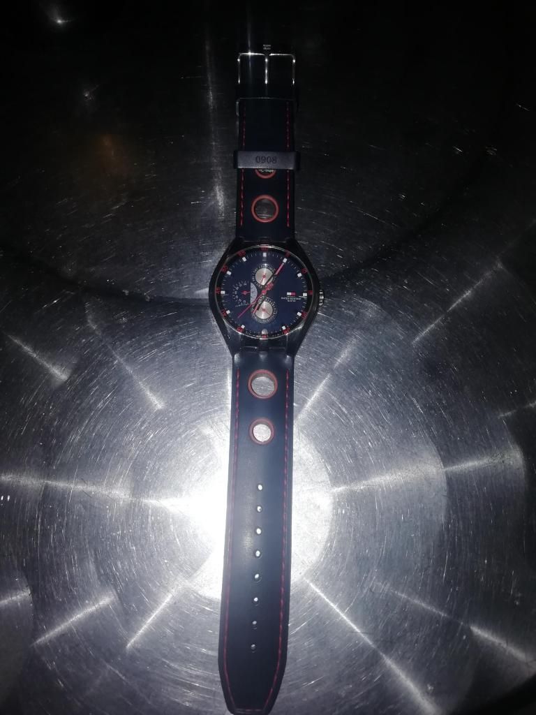 CAMBIO VENDO RELOJ DEPORTIVO TOMMY HILFIGER ORIGINAL