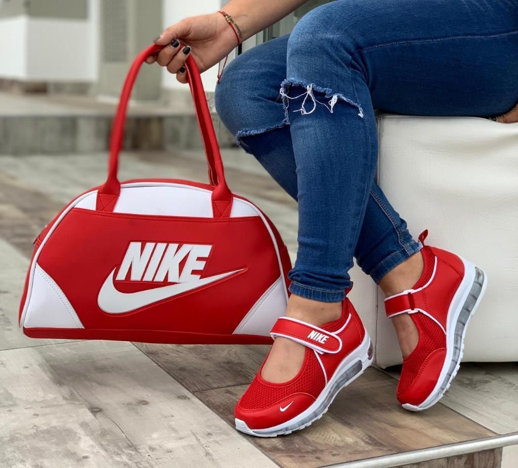 Tenis Mafalda Nike con Bolso Camara