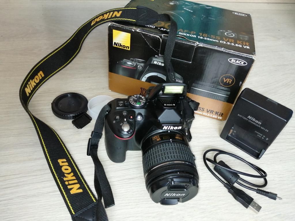 Nikon D Accesorios Y Trípode Poc Uso