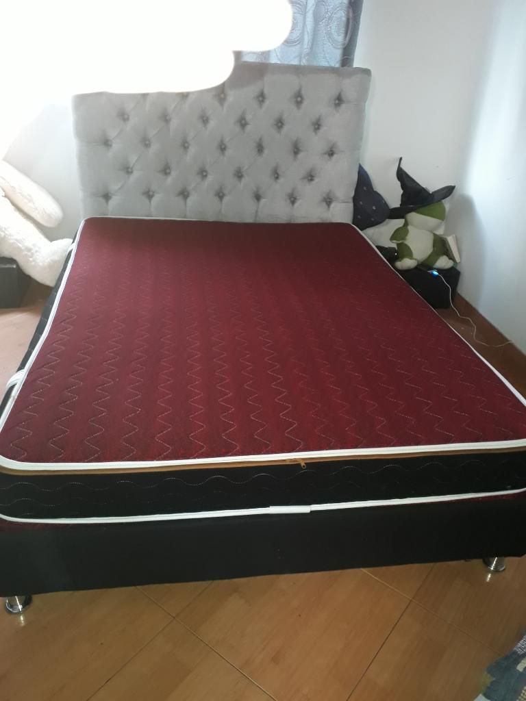 Se Vende Cama con Colchon Como Nueva