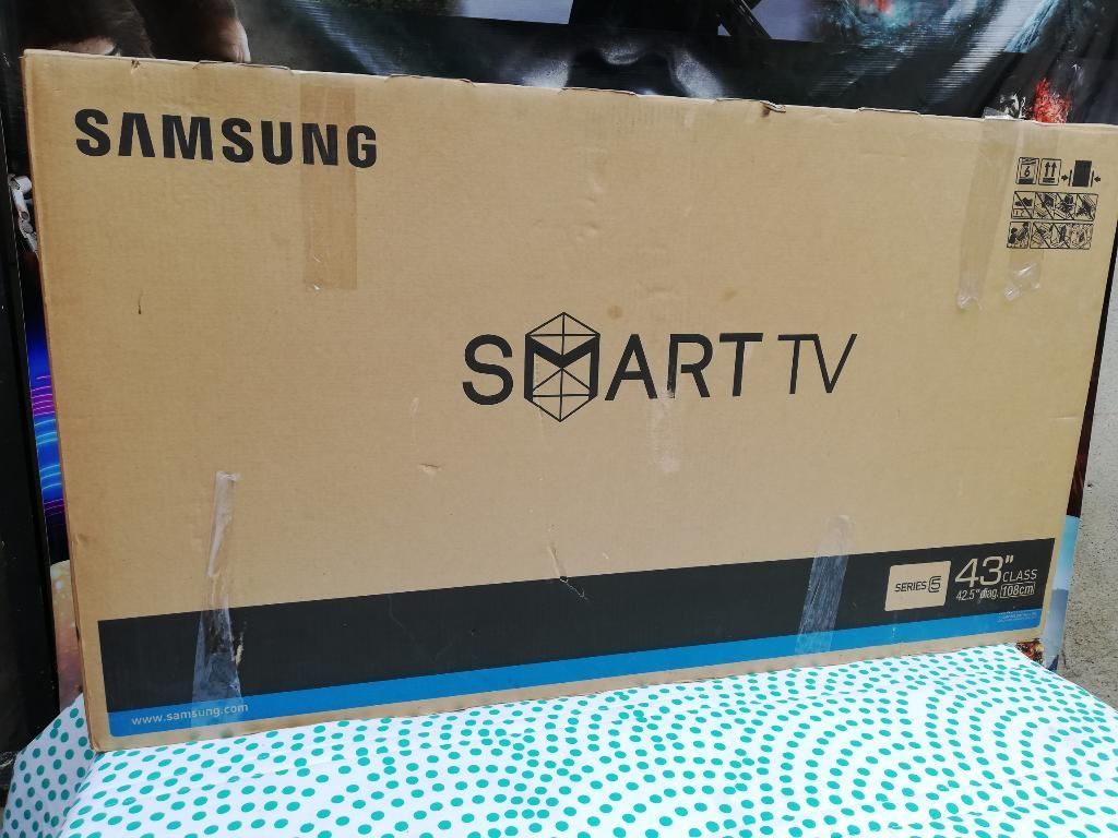 Tv Samsung Smartv de 43pulg Encajado