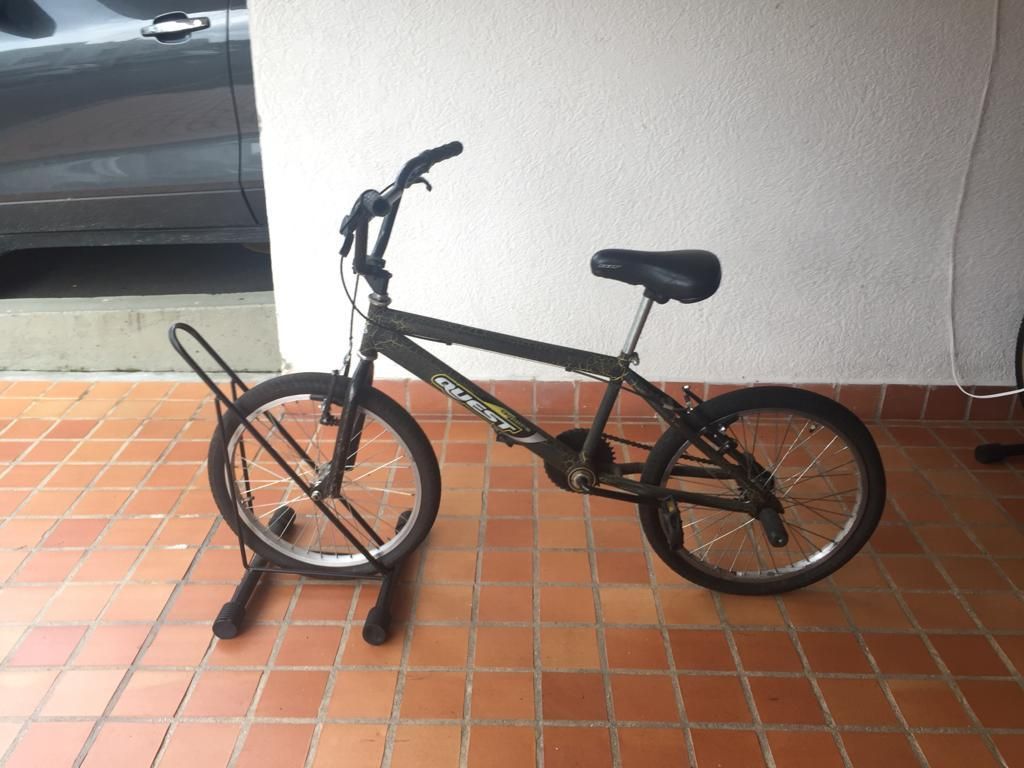 bicicleta quest negra usada