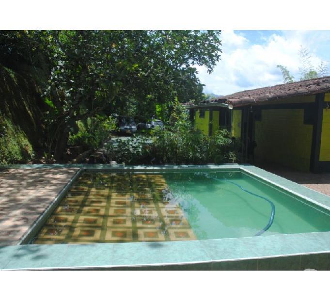 Finca con piscina en Barbosa 6.800 m²