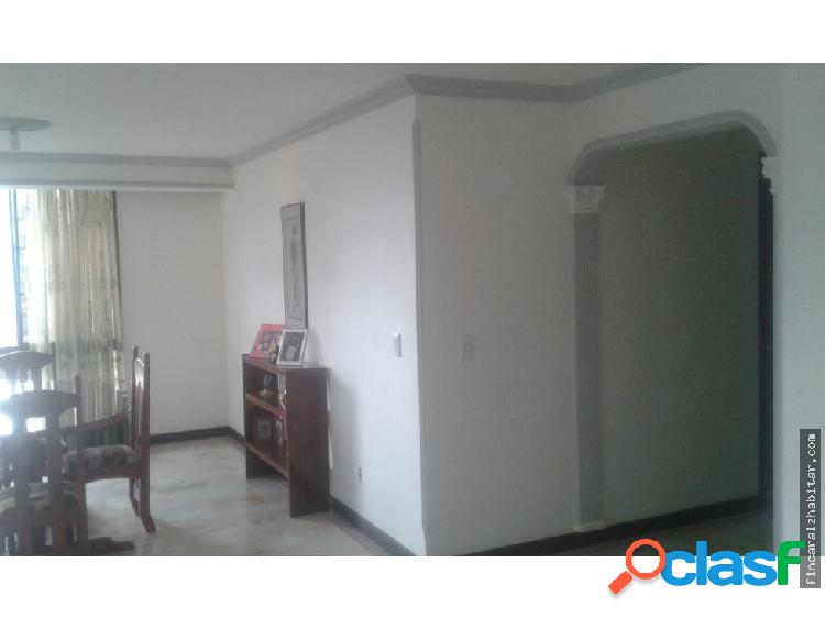 APARTAMENTO AMPLIO EN LAURELES