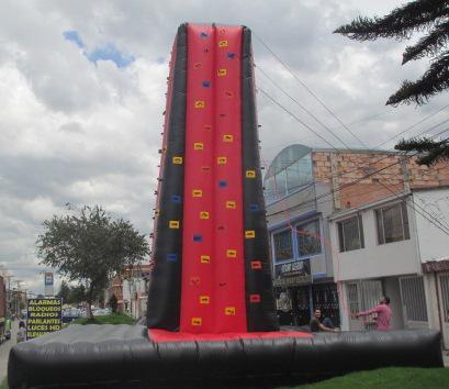 Alquiler torre de escalar inflable