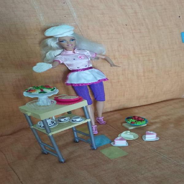 Barbie cheff, con todos estos accesorios, como nueva.