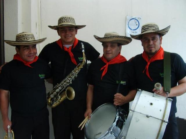 Bogota, Con Banda Papayera
