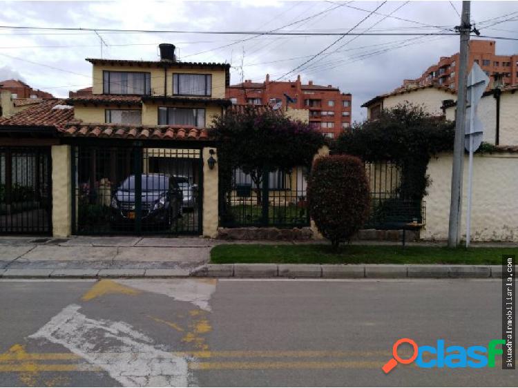 CASA EN COLINA CAMPESTRE