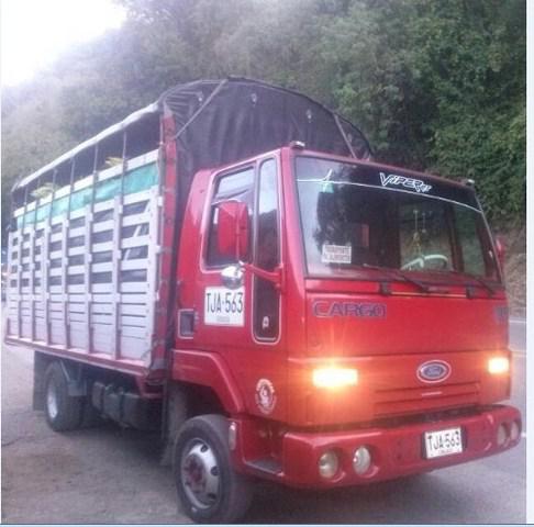 Camion Ford Cargo 815 Estacas