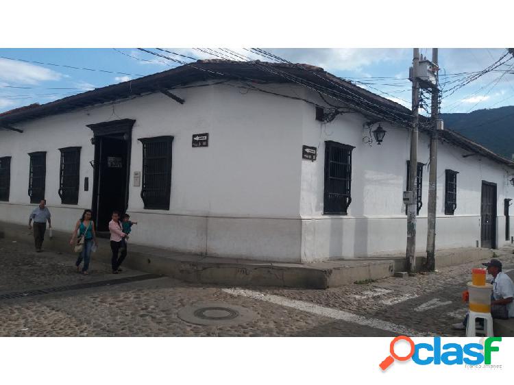 Casa Centro de Giron, Comercial Esquinera
