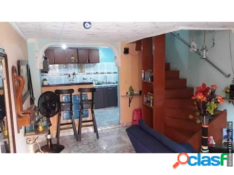 Casa De Tres Niveles 80m2 En Venta Niquia Central