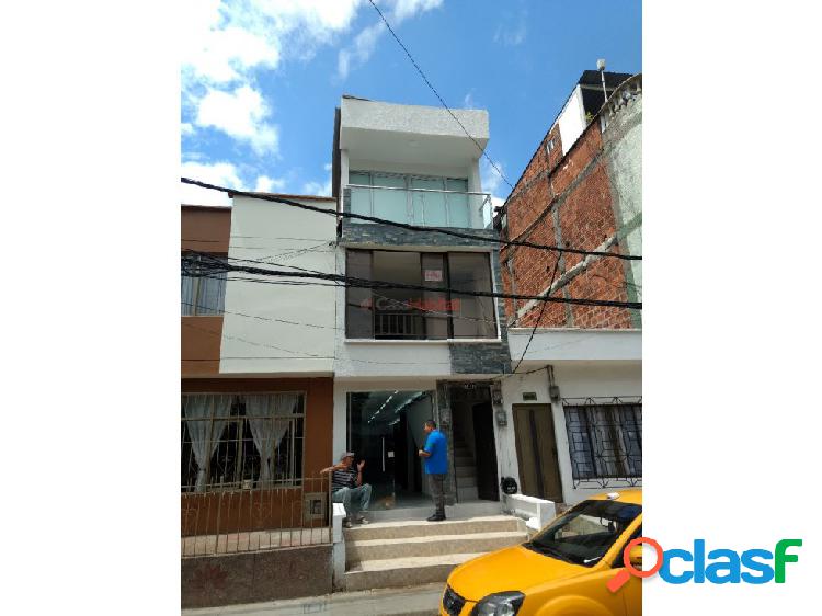 Casa en venta de tres plantas en Cuba, Pereira