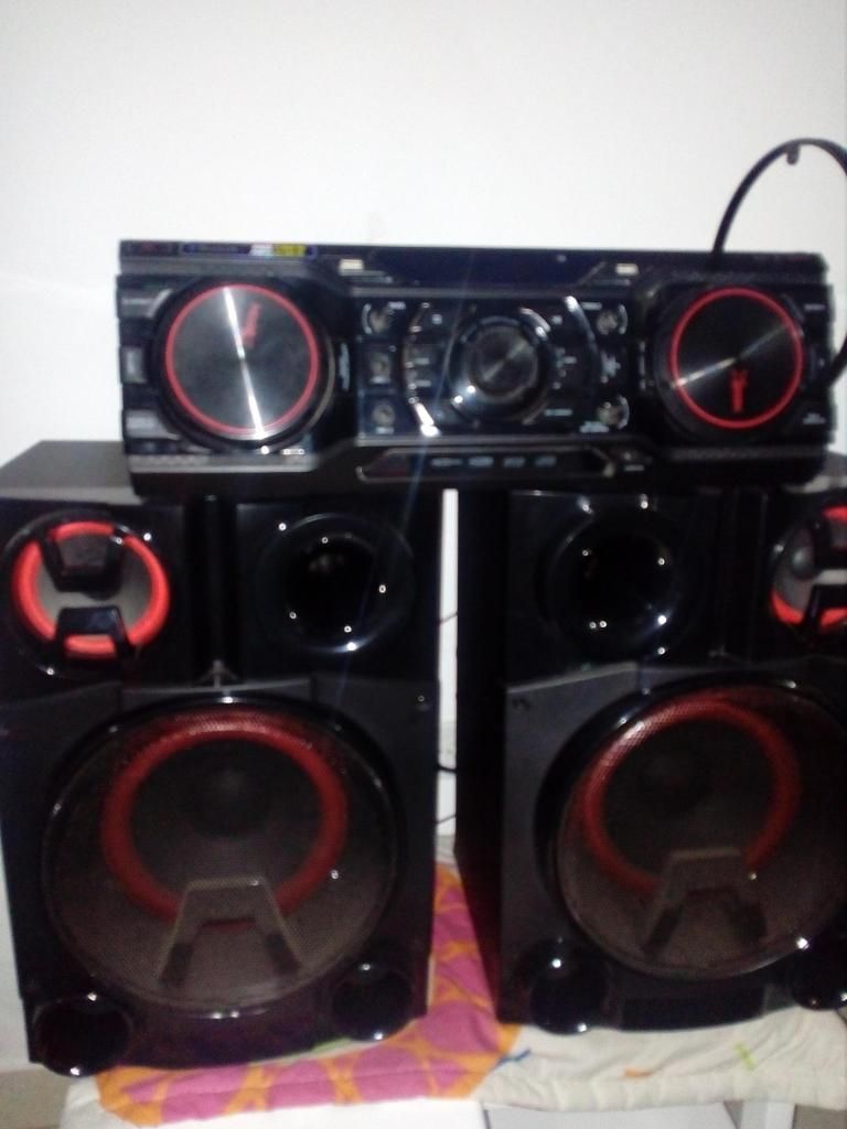 Equipo de sonido LG excelente estado unico dueno