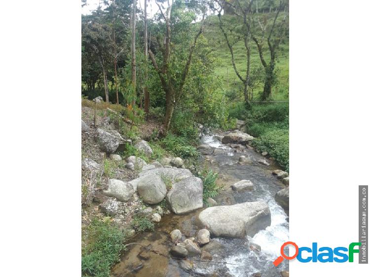 FINCA BARBOSA DOS QUEBRADAS SE VENDE