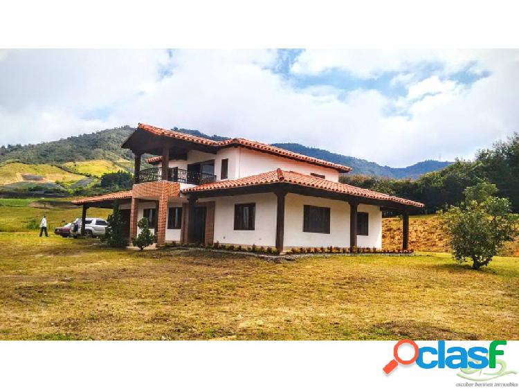 FINCA EN VENTA EN EL CARMEN - NUEVA