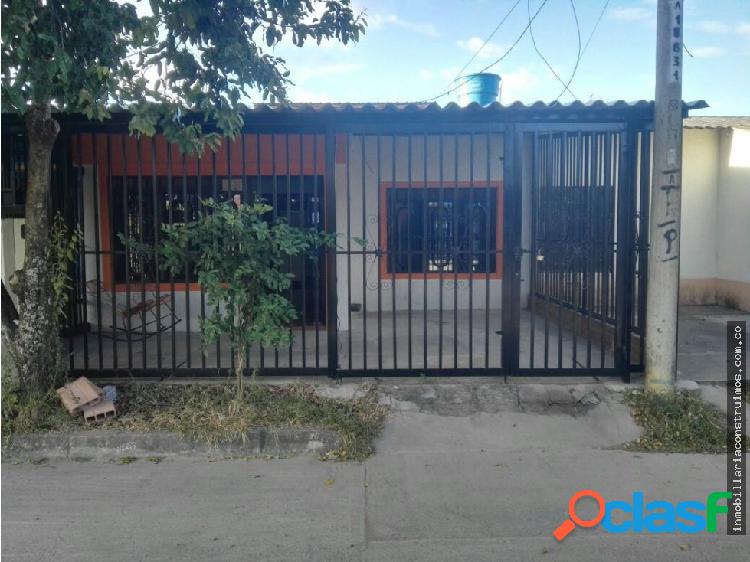 Hermosa casa de un piso en canaima