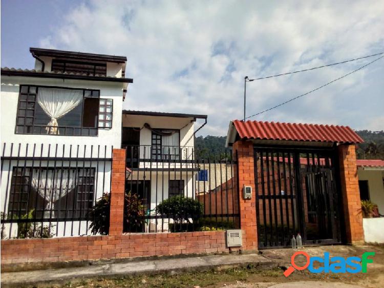 SE VENDE CASA CAMPESTRE, MESITAS DEL COLEGIO