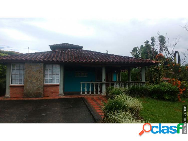 SE VENDE CASA POR EL CLUB CAMPESTRE ARMENIA Q.