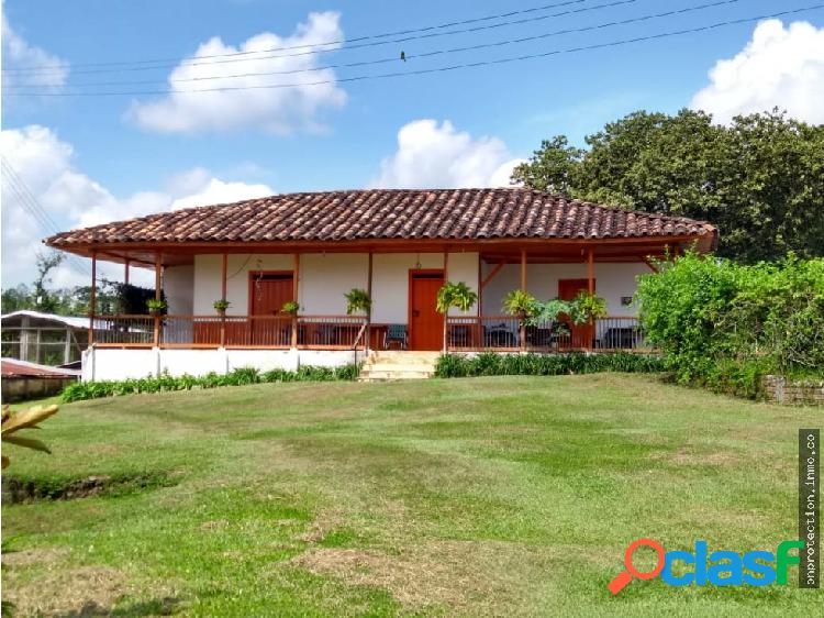 SE VENDE HERMOSA FINCA MONTENEGRO