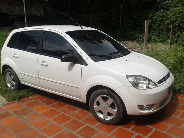 Vendo Carro Ford Fiesta 2006