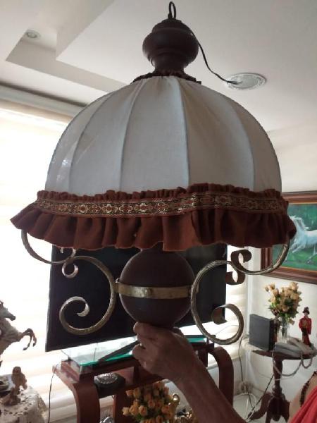 Vendo Lámpara Hermosa Antigua