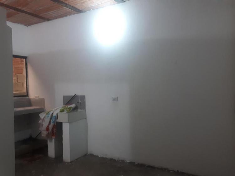 Arriendo apartaestudio 3017651362 via ppal