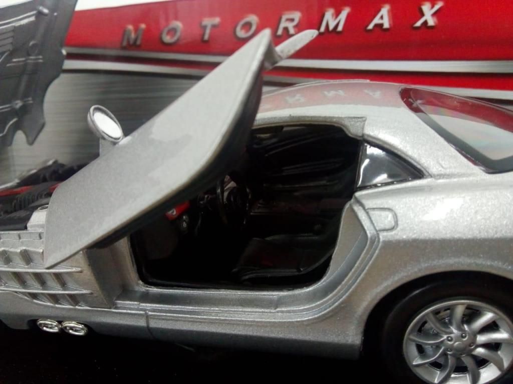 Mercedes benz SLR MClaren 1:24 motor max