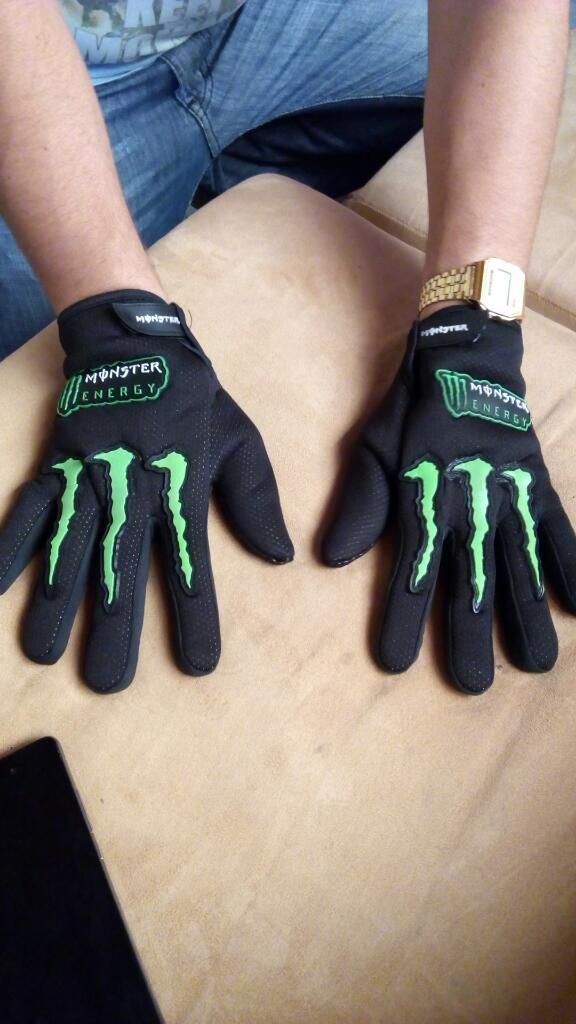 Guantes en tela micromalla