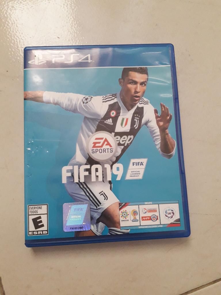 Vendo Fiffa 19 Play 4